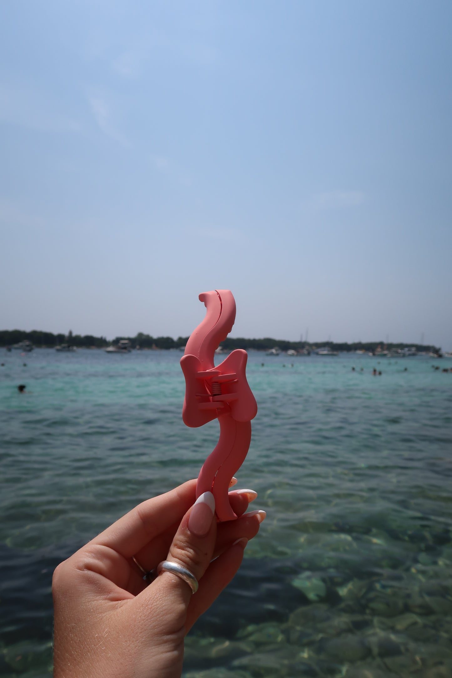 Kaxi Original Wavy Hold Everything Claw Clip // Punch Pink