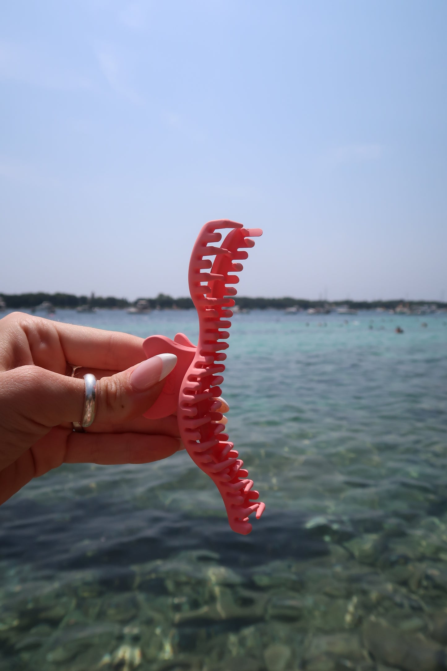 Kaxi Original Wavy Hold Everything Claw Clip // Punch Pink
