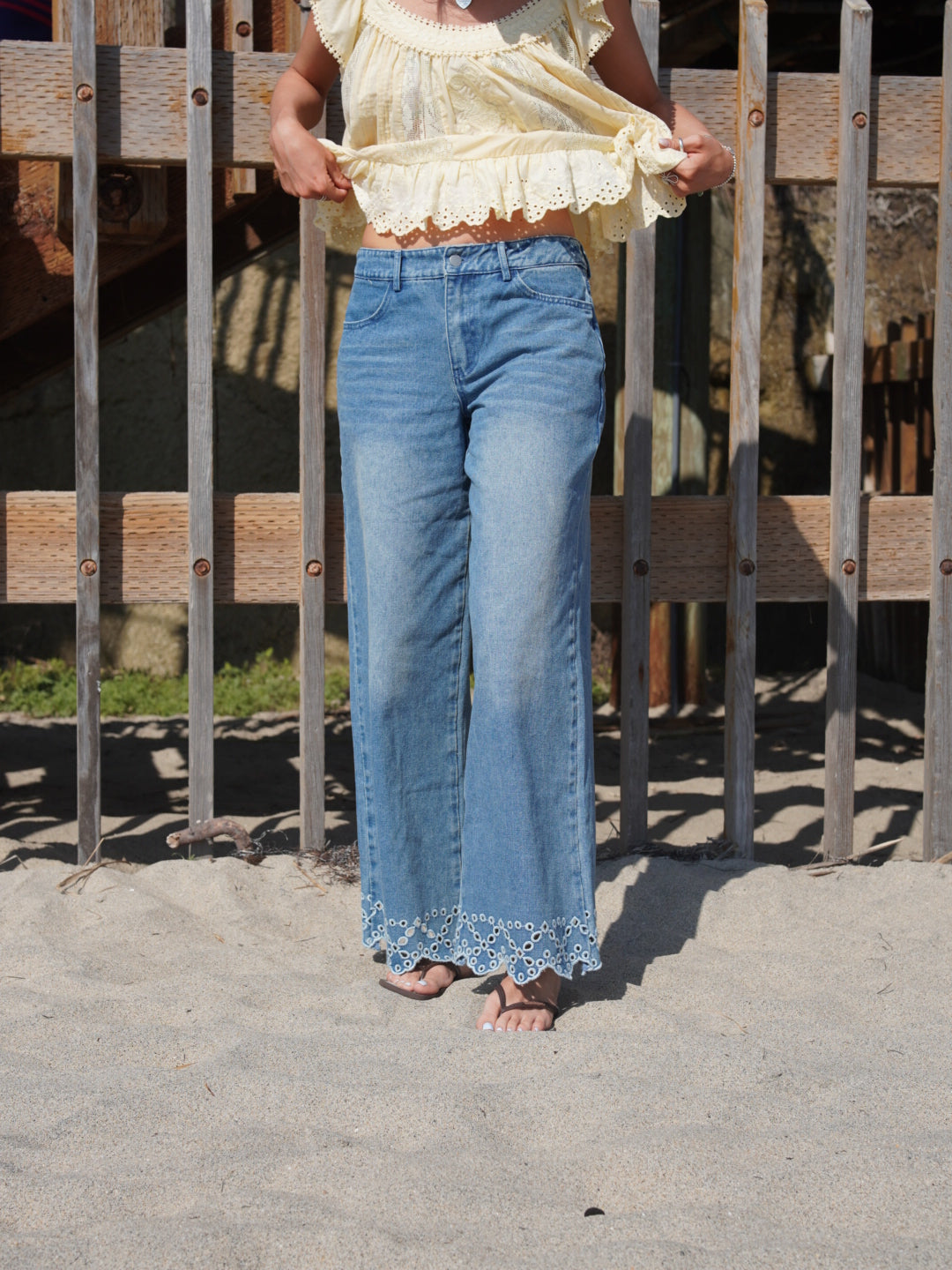 Donna Eyelet Jeans