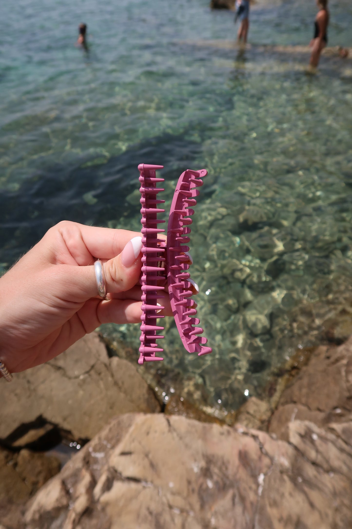 Kaxi Midi Hold Everything Claw Clip // Shiny Rose Pink